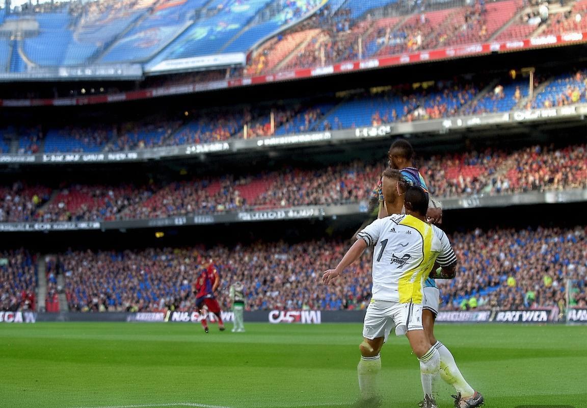 2017西甲巅峰对决：梅西C罗巴塞罗那VS皇家马德里对决回顾(图4)